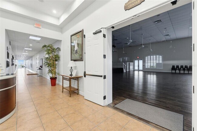 Building Photo - 1033 Sawgrass Dr