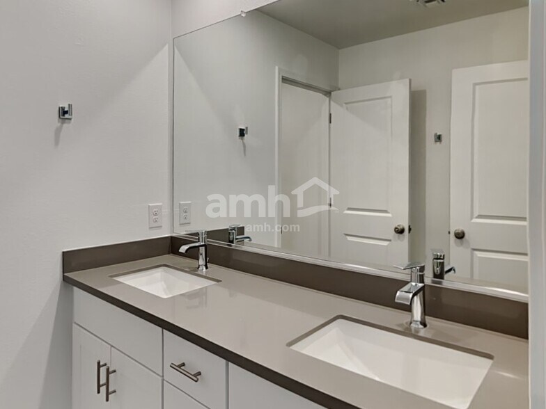 Building Photo - 17122 Puget Ave