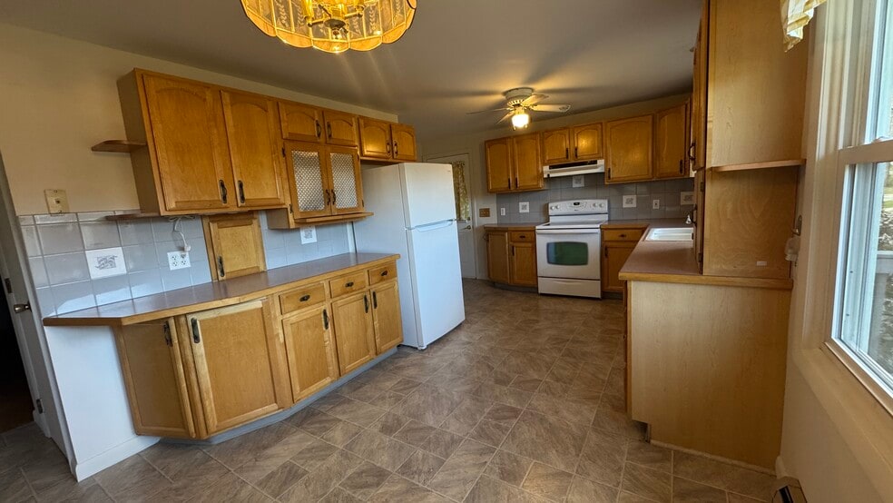 Building Photo - 2 Lawndale St