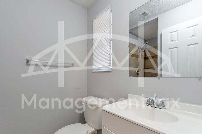 Building Photo - 1551 W 31st St