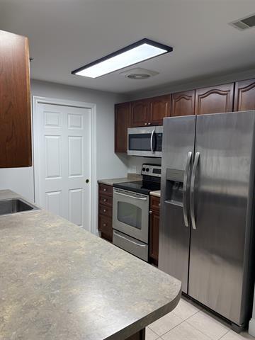 Building Photo - 16 Crestview Cir