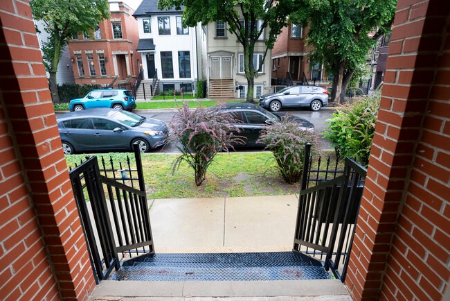 Building Photo - 2416 N Greenview Ave