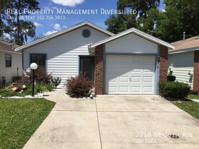Primary Photo - 2216 NE 39th Ave