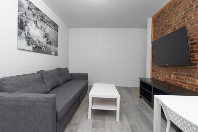 Building Photo - 337 E 94th St