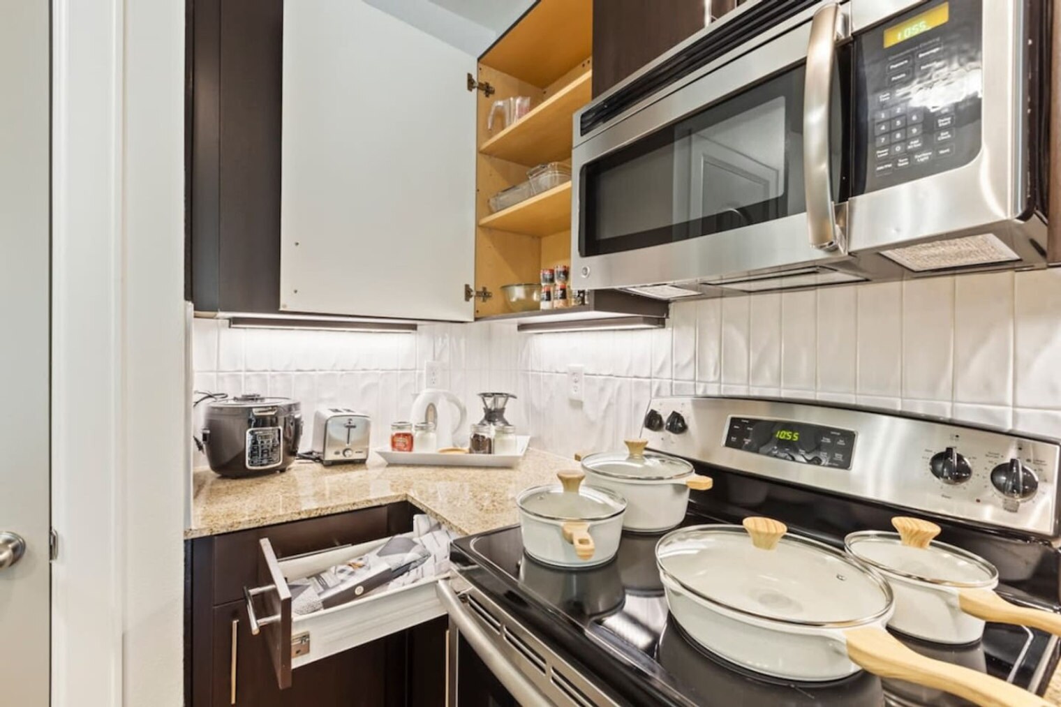 Building Photo - 5275 Town and Country Blvd