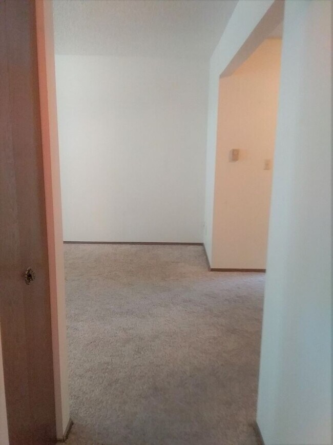 Building Photo - 407 Oregon St