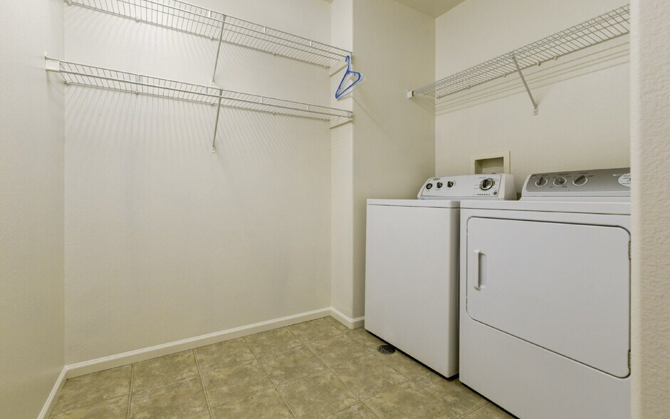 Building Photo - Comfortable 3-Bedroom Townhome in Cross Cr...