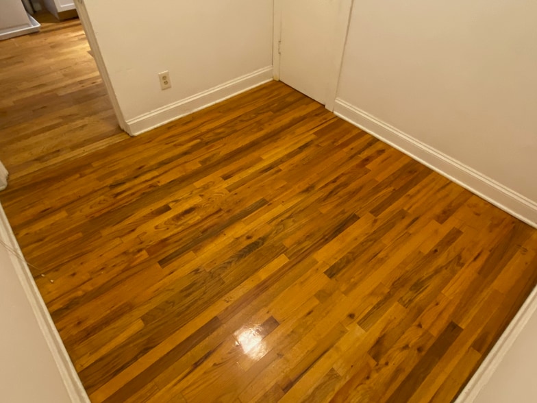 Bonus room - 3314 W Monroe St