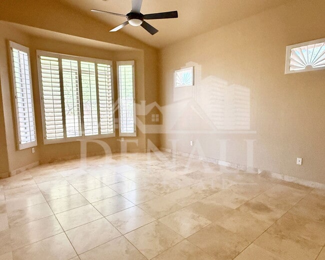 Building Photo - 3533 N Desert Oasis
