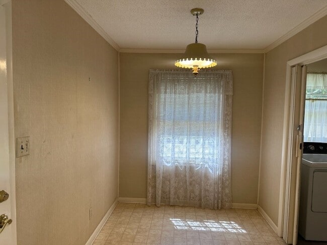 Building Photo - 2118 Wimbledon Dr