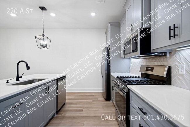 Building Photo - 220 A St