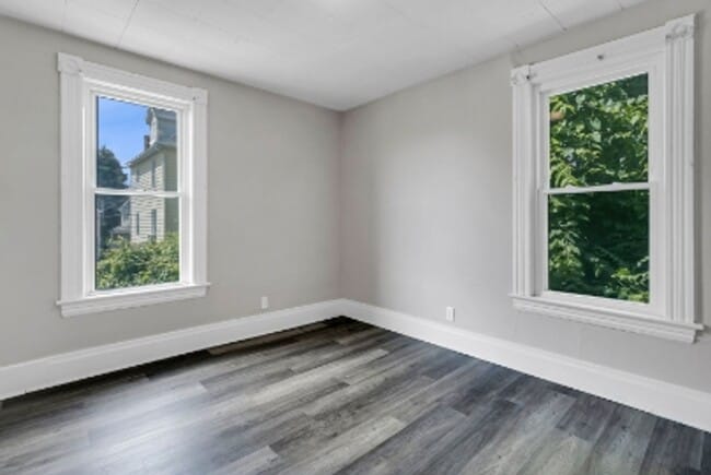 Building Photo - 413 Forest Ave