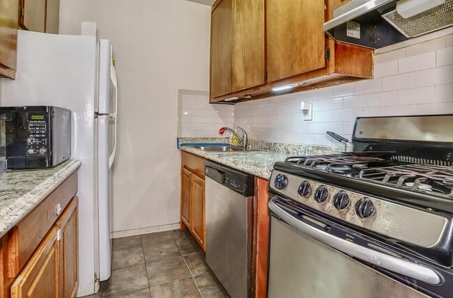 Building Photo - 201 St Pauls Ave