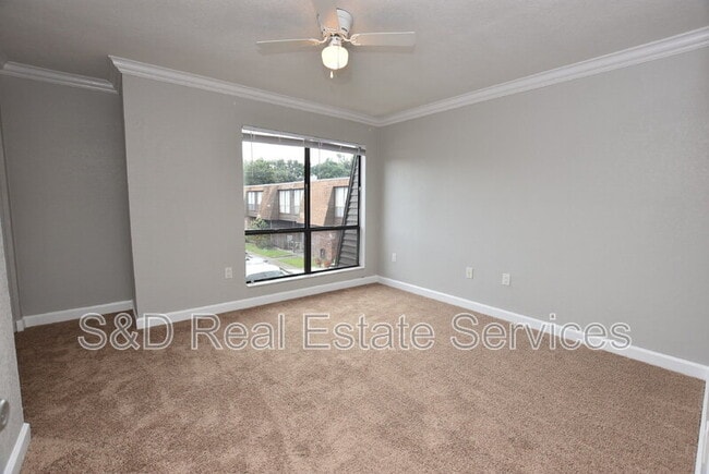 Building Photo - 1836 N Crystal Lake Dr