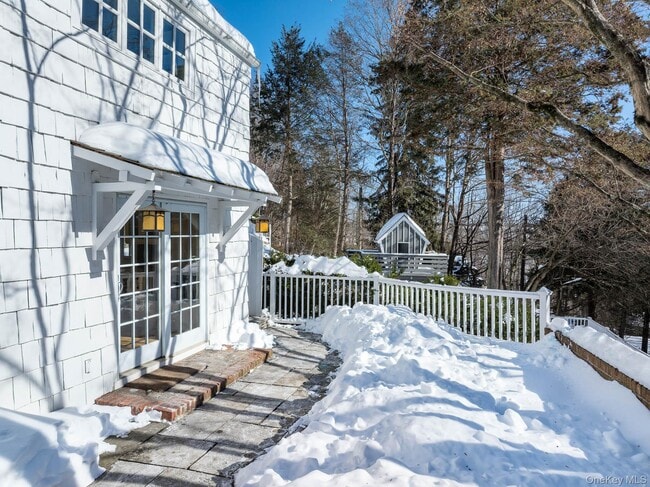 Building Photo - 291 Roaring Brook Rd