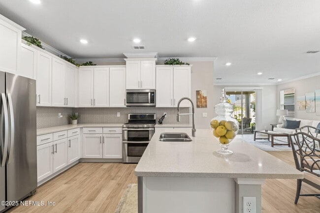 Building Photo - 121 Thistleton Wy