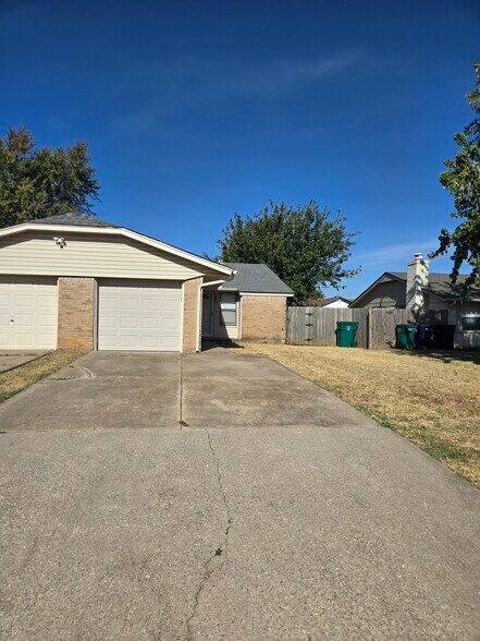 Building Photo - 8505 S Camay Ave