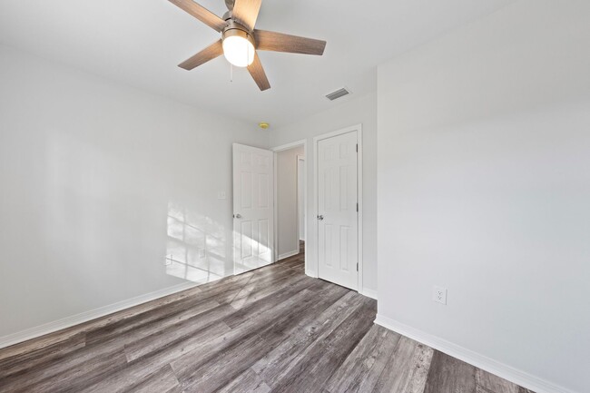 Building Photo - Beautifully Updated Townhouse in Niceville!