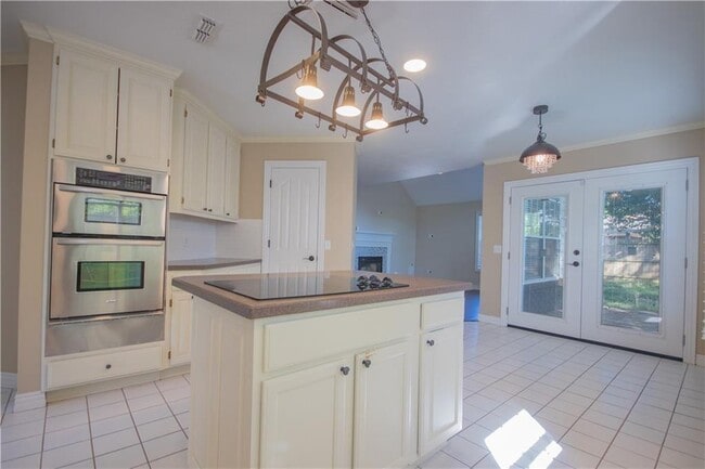 Building Photo - 2 Oak Ridge Ln