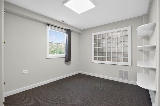 Building Photo - 1036 Guerin Rd