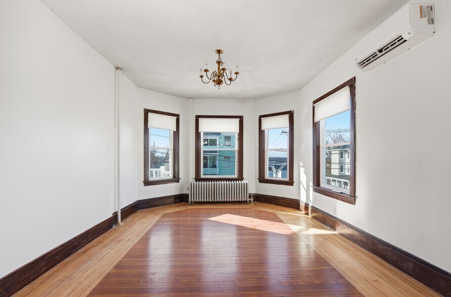 Building Photo - 341 Belmont St