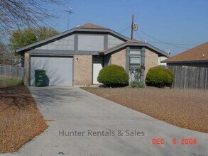 Building Photo - Charming 2-Bedroom Home with Spacious Yard...