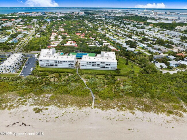 Building Photo - 8700 Ridgewood Ave