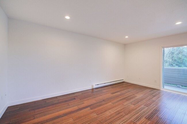 Building Photo - 2bd/1ba Kirkland Condo