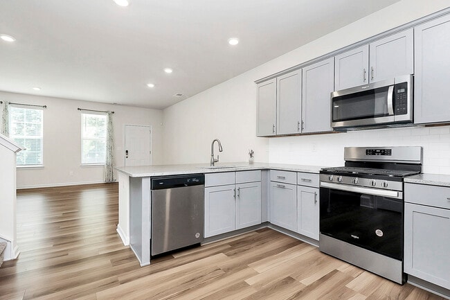 Building Photo - 730 Herlong Ave