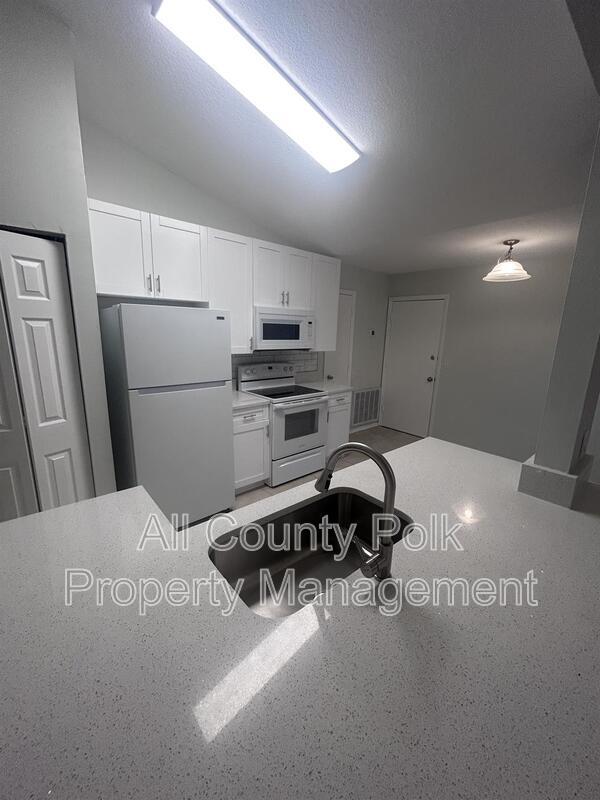 Building Photo - 1066 Sunshine Way