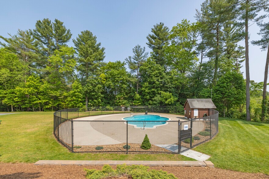 Building Photo - 205 Great Rd