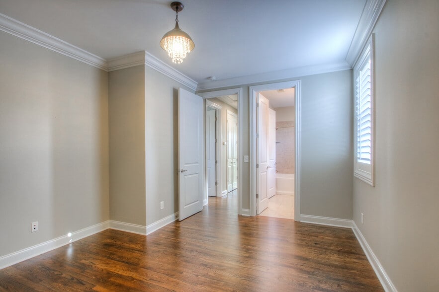 Building Photo - 9112 Keats St