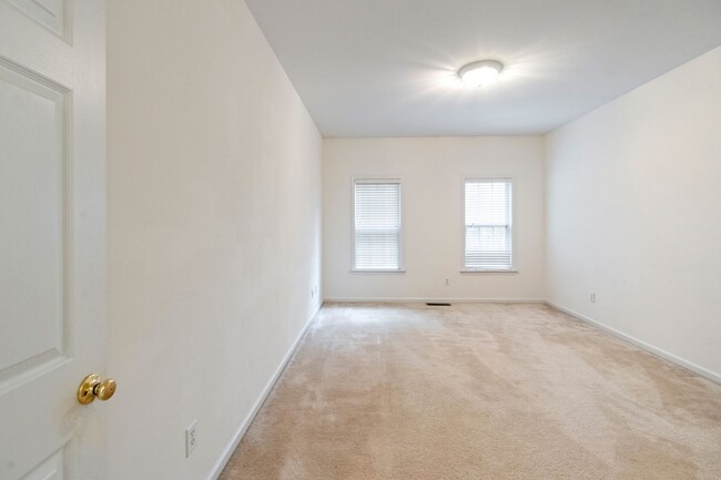 Building Photo - End Unit Townhome - 4 Bedrooms with First ...