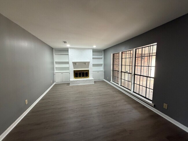 Building Photo - 6074 Little Ln