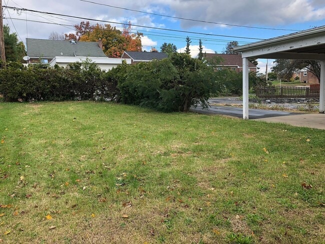 Building Photo - 525 Hilton Dr