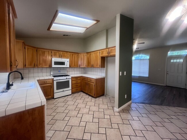 Building Photo - 1900 Modoc Ave