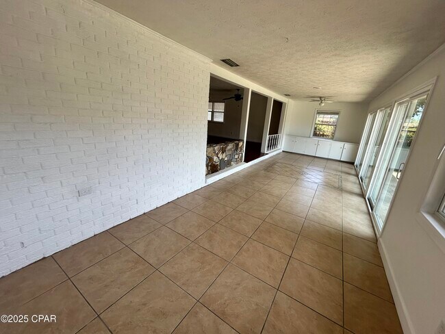 Building Photo - 205 Sunset Ln