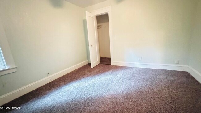 Building Photo - 215 Glenview Blvd