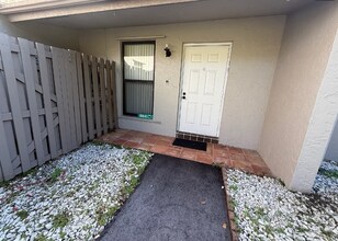 Building Photo - Beautifully maintained 2-bedroom, 2-bathroom