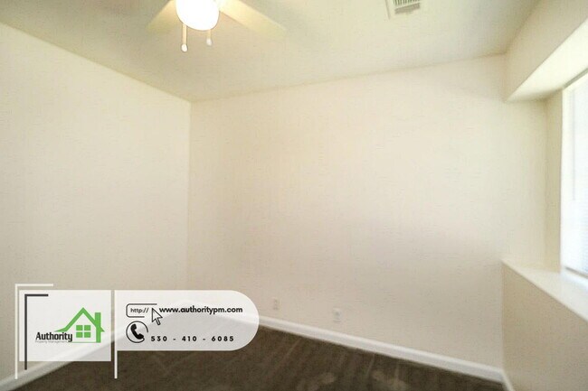 Building Photo - 6822 Creekside St