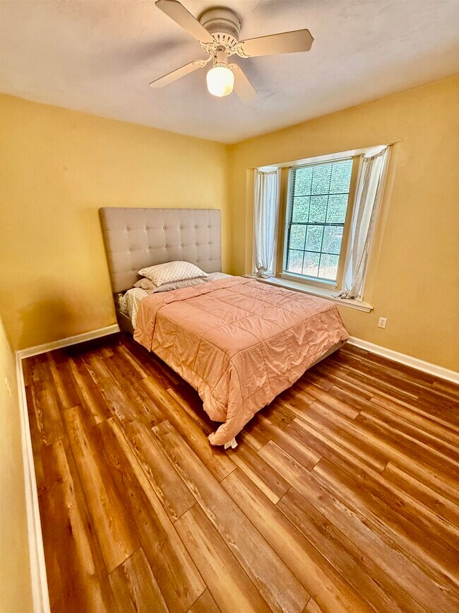 Building Photo - 424 Victory Garden Dr