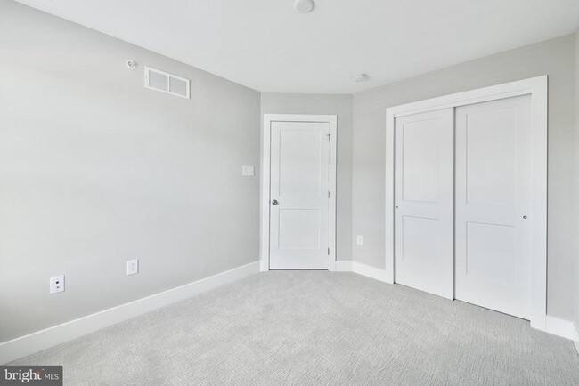 Building Photo - 328 Walnut St