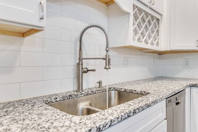Building Photo - Beautiful 4 Bed 3 Bath Home in Lawrenceville!