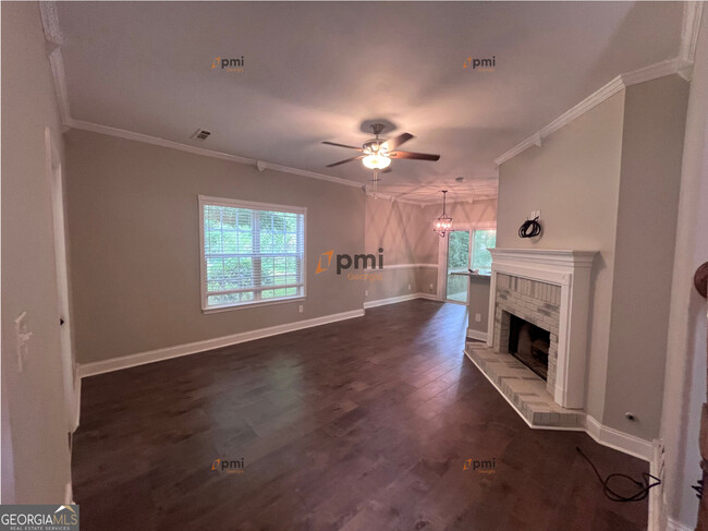 Building Photo - 529 N Fairfield Dr