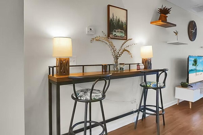 Building Photo - 124 Larkspur Dr