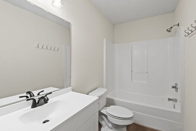 Building Photo - 3BR/2BA Home with Deck & Storage Shed in P...