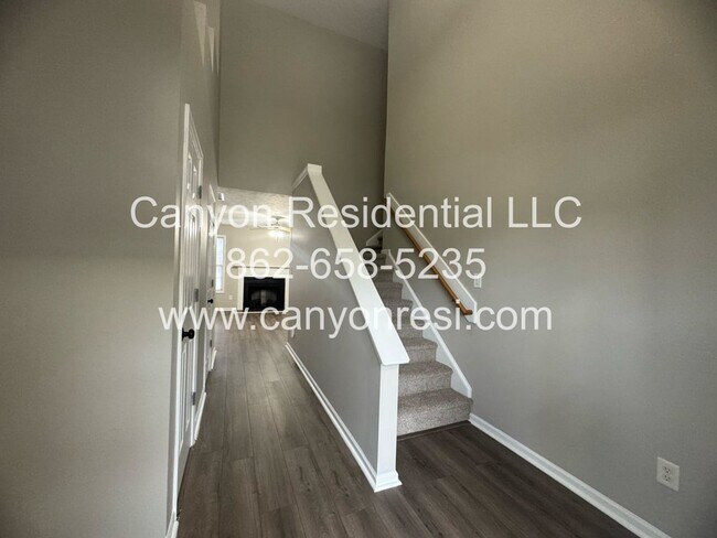 Building Photo - Spacious 3-Bedroom Home for Rent in Raeford