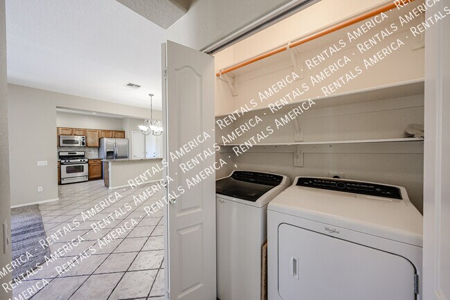 Building Photo - 869 E Waterview Pl