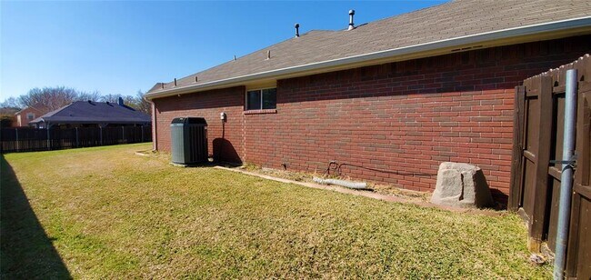 Building Photo - 5213 Valleydale Dr