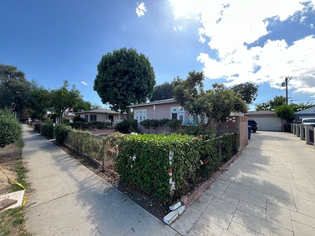 Primary Photo - Remodeled & MOVE IN READY 2+1 duplex in Pa...